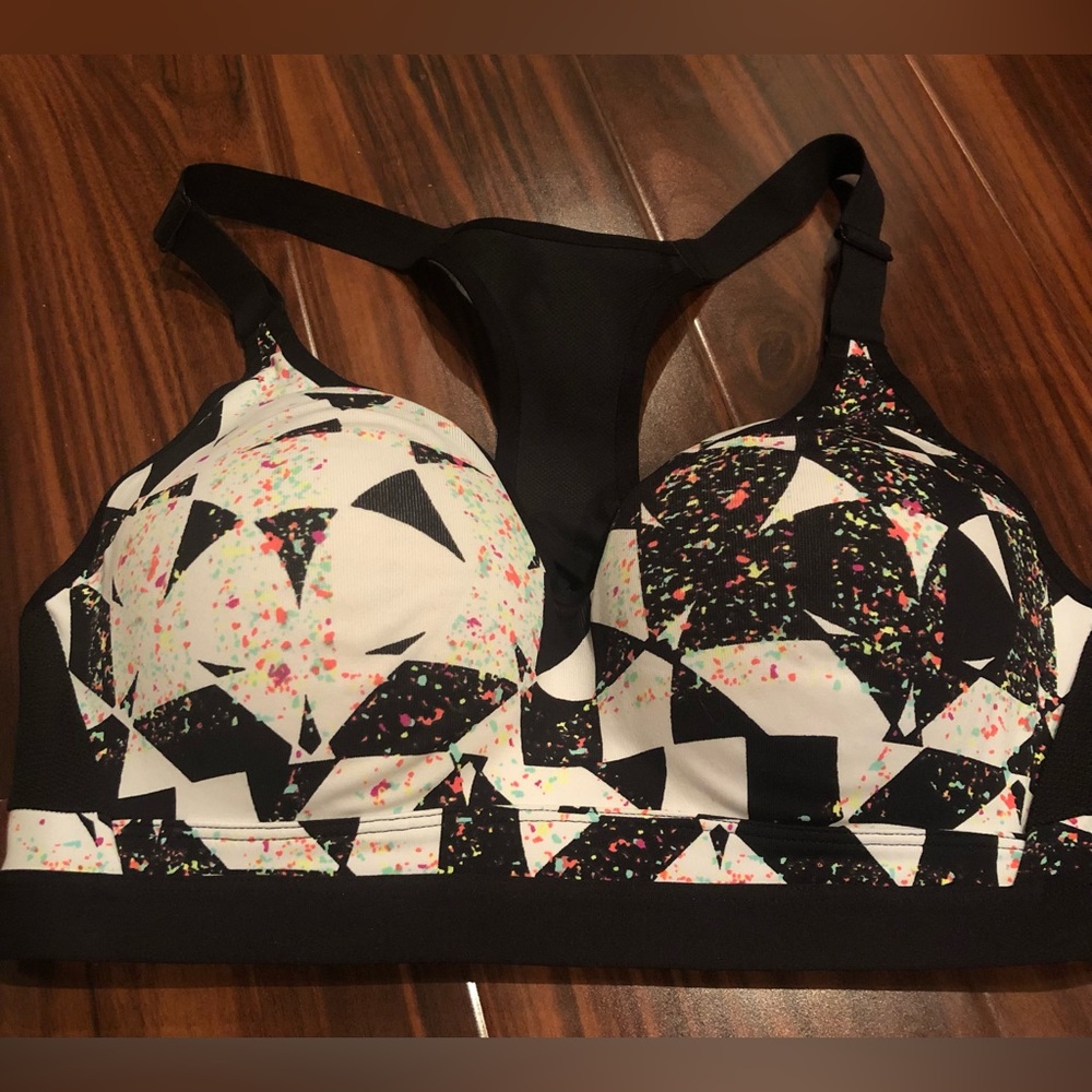 2 VS Sport bra’s lot
